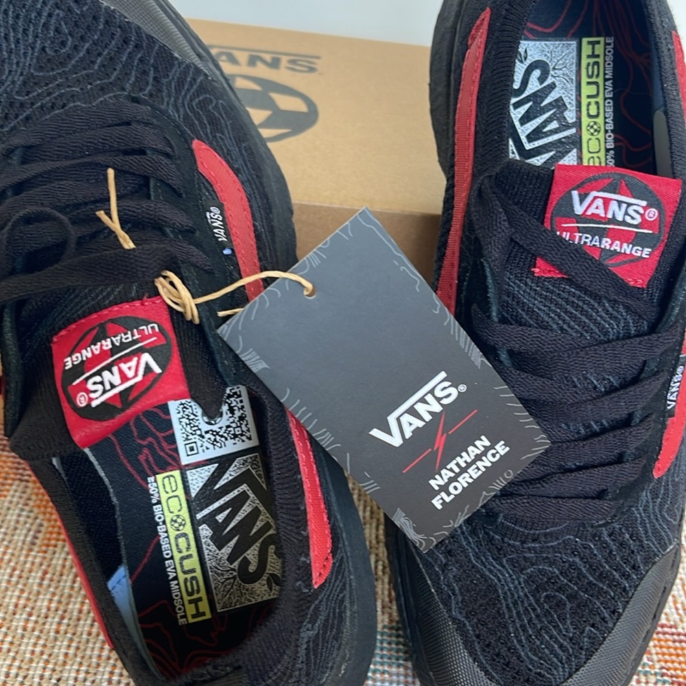 Vans Women’s Ultrarange Vr3 Nathan Florence Black/Red
VN0A4BXB458
SNEAKERS - Picture 13 of 16